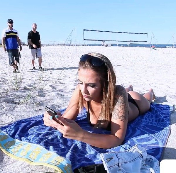Spizoo: Layla London - Pickup On Beach Hot Girl With Big Natural Boobis 1080p