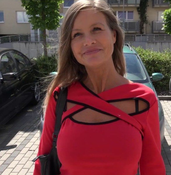 CzechStreets: Amateur - Mature Undressed For Money On The Street 1080p