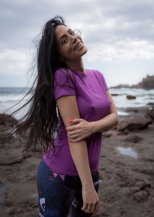 Julia de Lucia Romantic Sex With Latina Babe On The Beach FullHD 1080p
