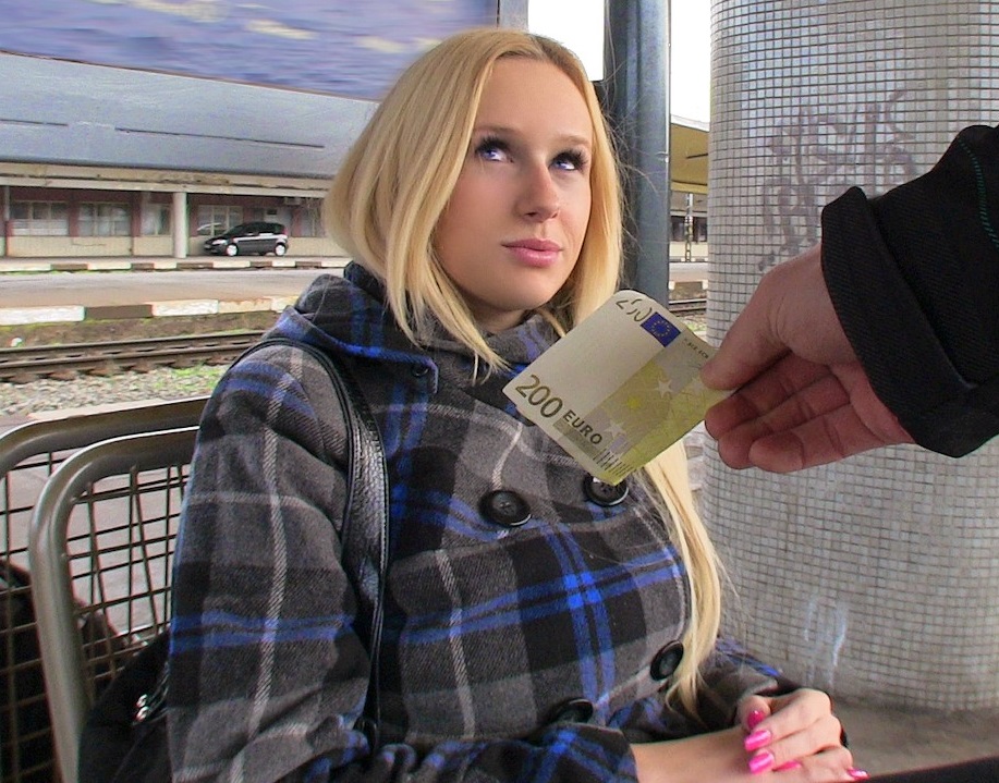 Angel Wicky Pickup Hot Girl On Railway Station And Fuck In The Train FullHD 1080p