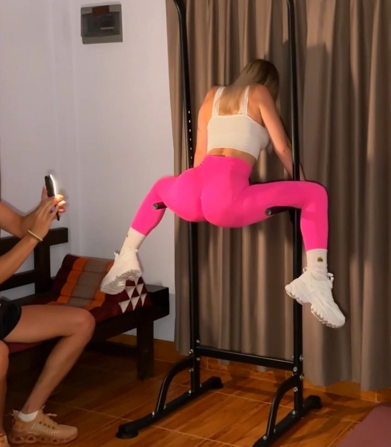 Booty Frutti Fitness Workout And Fucking In Pink Yoga Pants FullHD 1080p