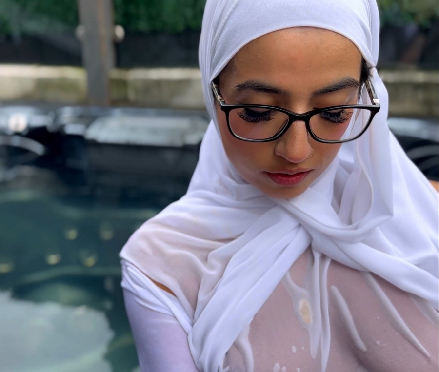 Aaliyah Yasin Hijabi Muslim Girl Fuck In Jacuzzi UltraHD/4K 2160p