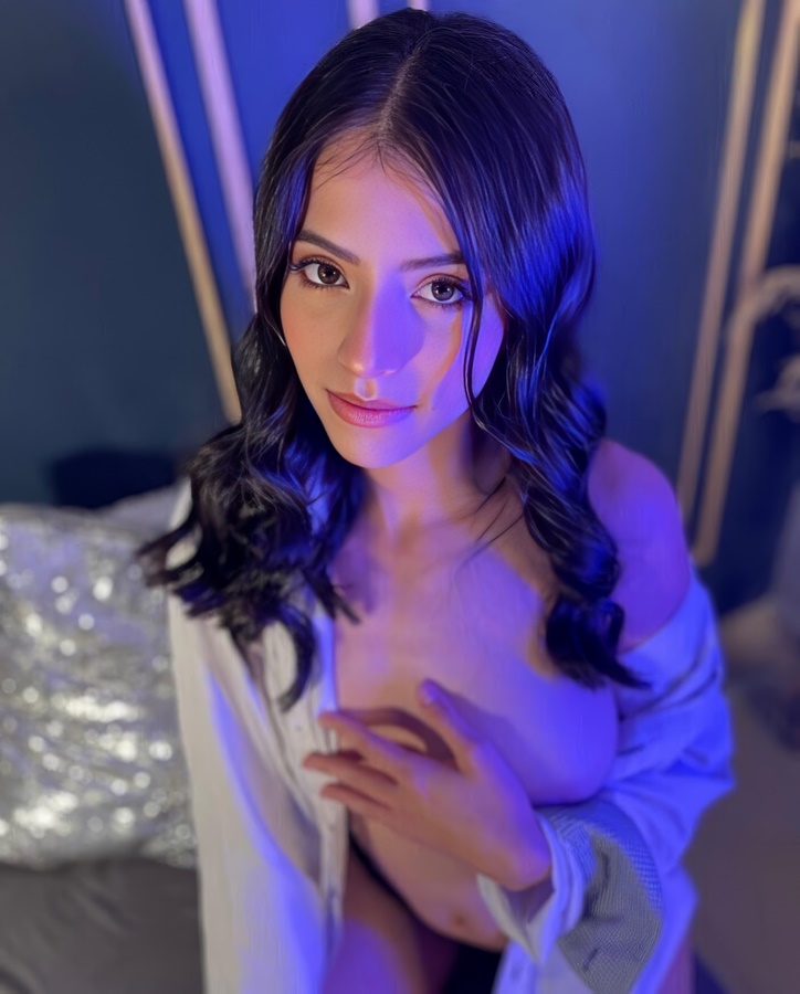 Palebabyy A Young Girl Came To Her Friend For Sex FullHD 1920p