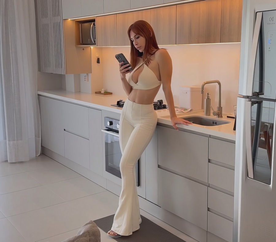 Vero Buffone Argentine Real Estate Agent Takes The Milk Of Your Client FullHD 1080p