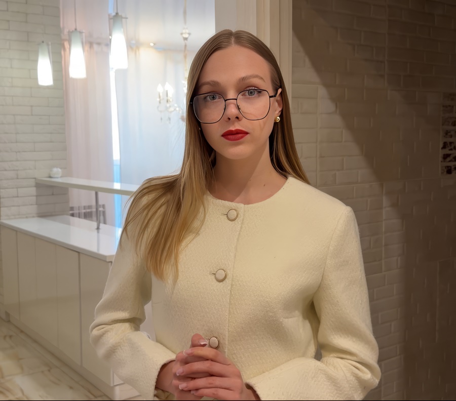 Arisha Mills I'm Fucking a Married Realtor in Every Corner of the Apartment. She Cheats on Her Husband - She's a Whore UltraHD/4K 2160p